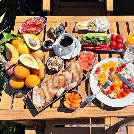 Sofia Ada Bed & Breakfast 4*