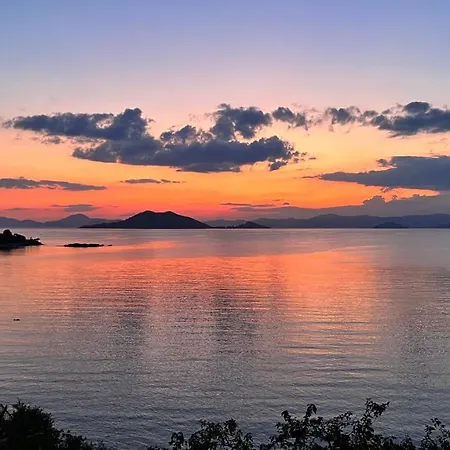 Sofia Ada Oda ve Kahvaltı